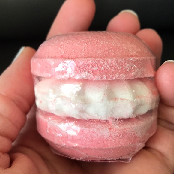 🍓 🛀 All Natural Bath Bomb Sweet Strawberry - Picture 3 of 4